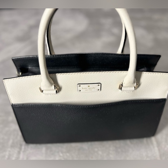 Authentic Kate Spade New York Grove Street Caley handbag. - Picture 9 of 16